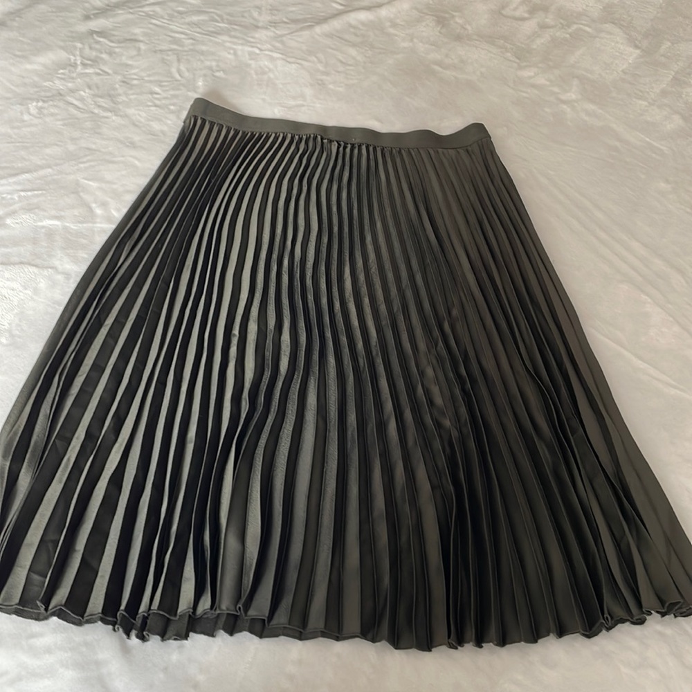 Dark Grey/Black Accordion pleated skirt
